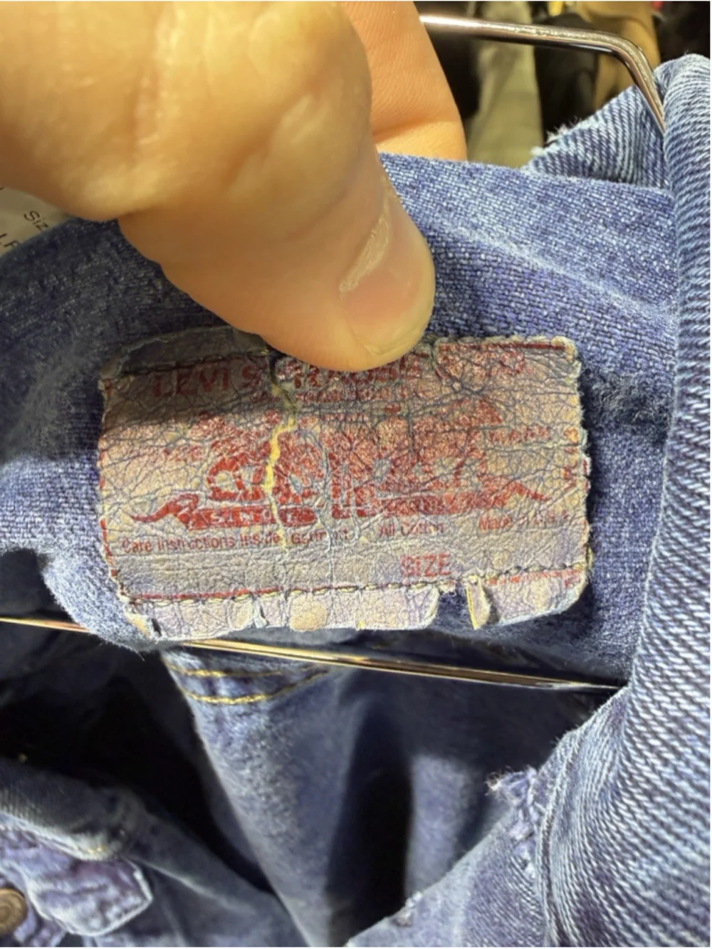Vintage Levi's Men's Sz Large Cropped Blue Denim Trucker Fit Jacket Made In USA - Picture 2 of 16